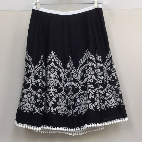 LOFT Dresses & Skirts - 🎉HP! Super cute Loft black & off-white skirt